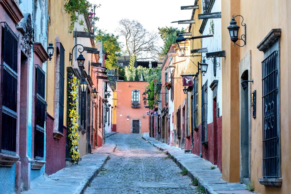 coloful homes street san miguel de allende