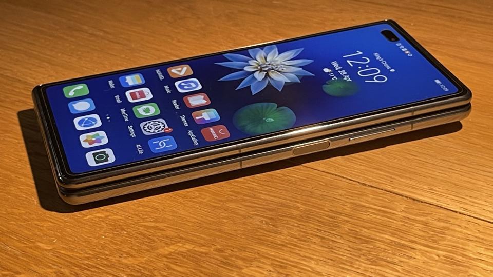 Huawei Mate X2.
