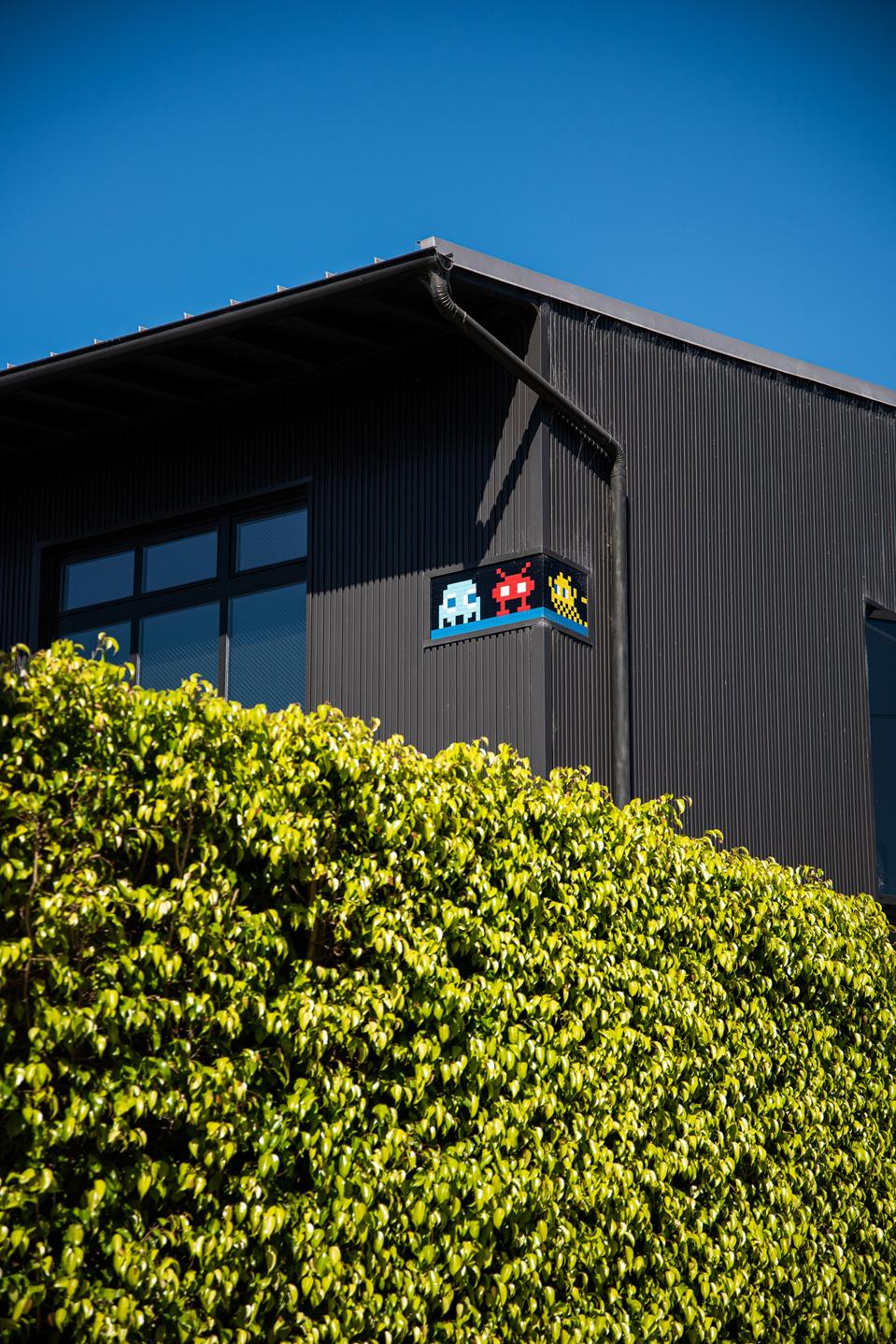 invader pixelated mural venice beach todd piccus house 813 palms