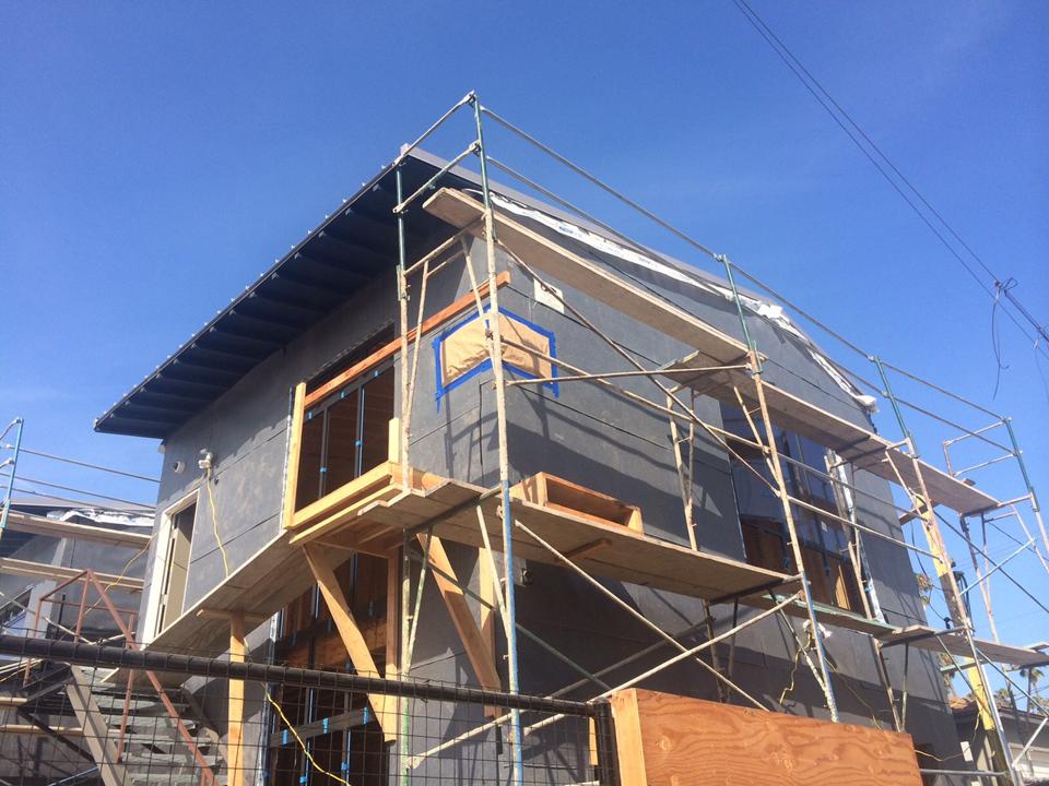 invader art covered up in venice beach under construction house of todd piccus 813 palms