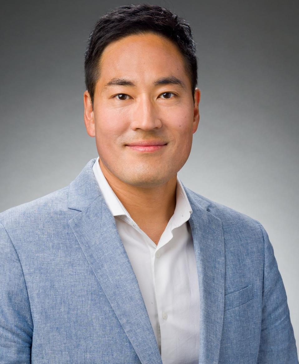 Headshot of Chang Kim, CEO founder Tapas Media Kakao webtoons comics