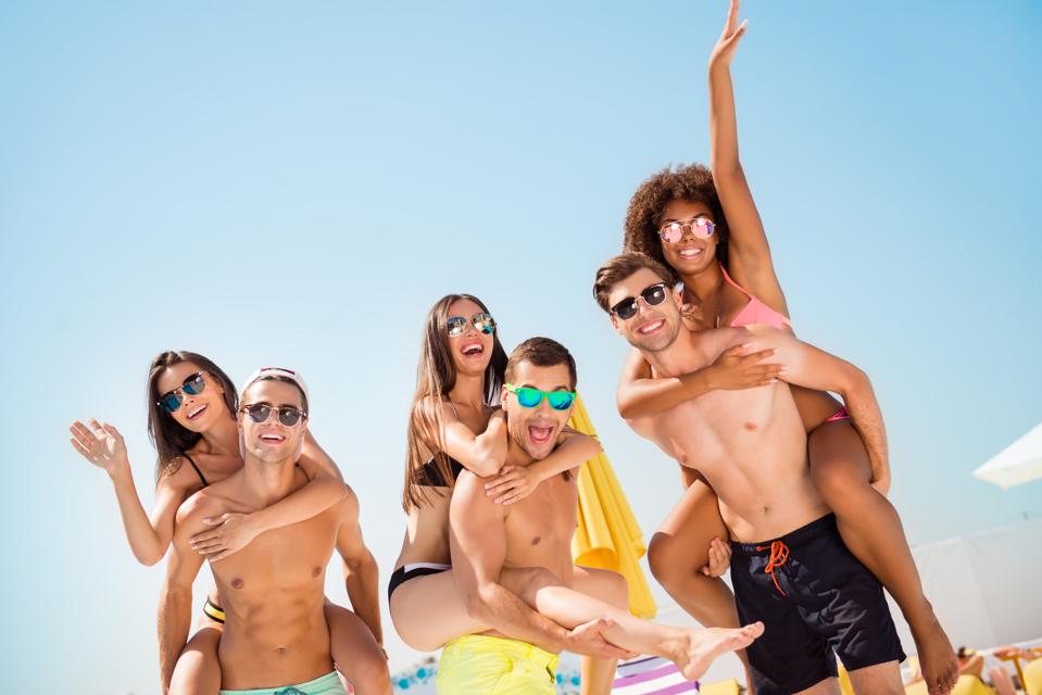 The Allure of Effortless Beauty: Must-Have Products for a Minimalist Makeup Bag