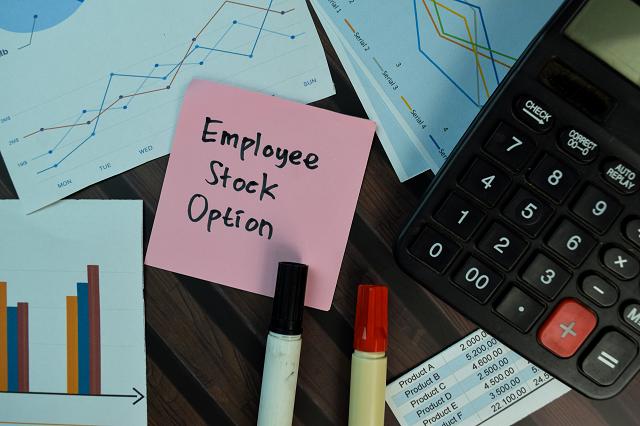 Helping Employees Take Part In The Success Of The Companies They Helped Build - Vimarsana News