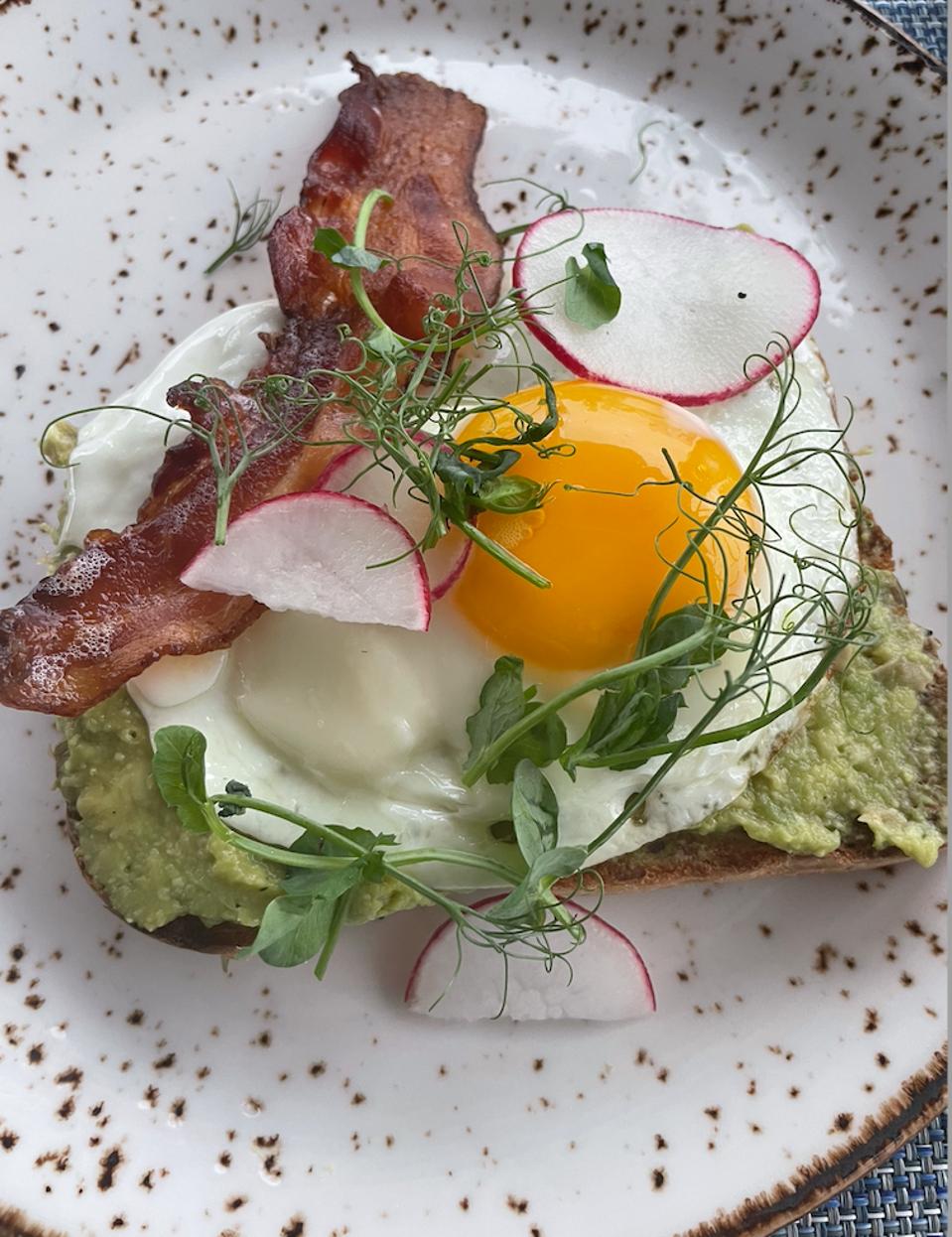 Breakfast at The Loren at Pink Beach: fried egg, avocado toast and Hickory smoked bacon