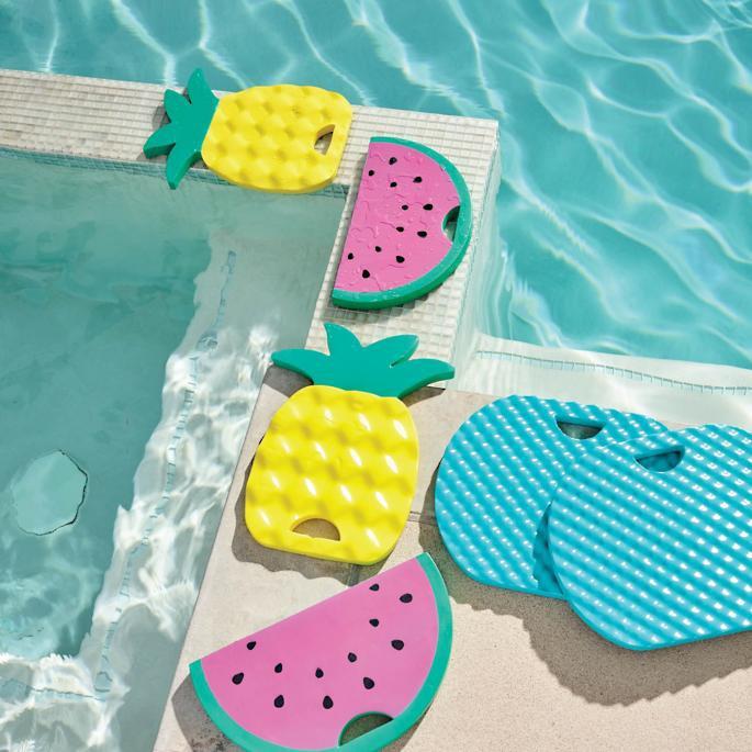 8 Summer Poolside Accessories - Vimarsana News