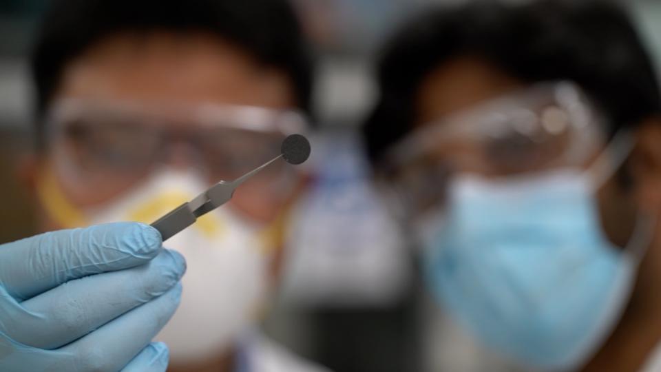 The GMG aluminium-ion coin cell will be in production in early 2022.