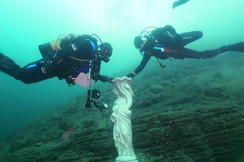 Submerged statue in Lake Como