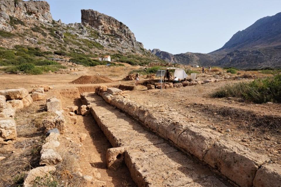 A hint to the enormous forces that uplifted Crete can be found at the ruins of the ancient harbor town in Phalasarna in western Crete.