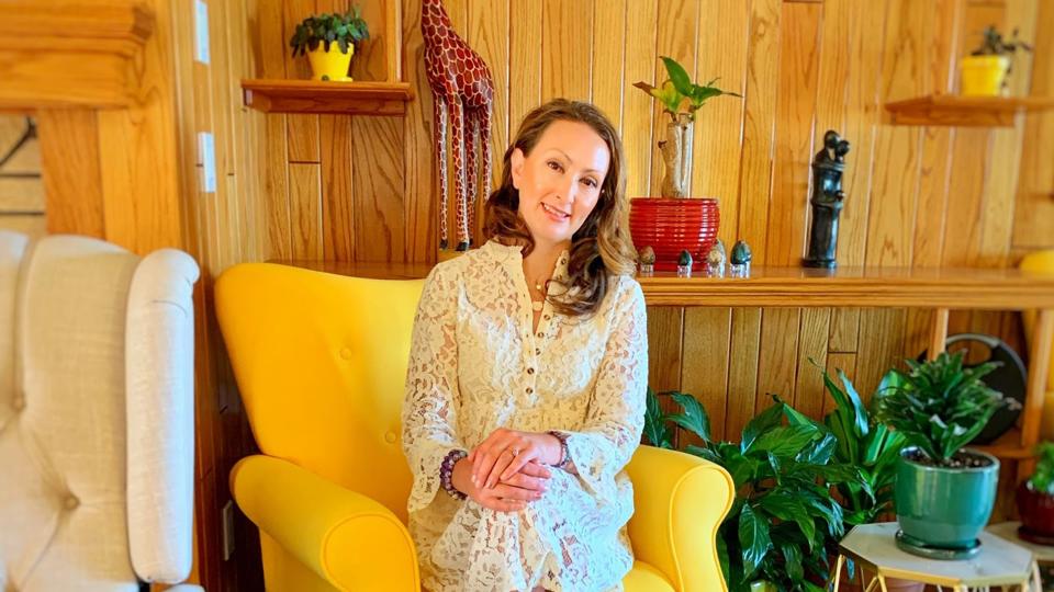 Adriana Monique Alvarez is a Wall Street Journal bestselling author & business consultant.