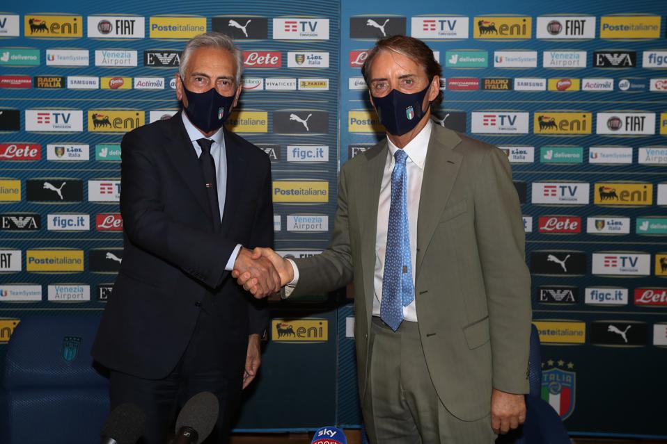 Roberto Mancini ha firmato per rinnovare il suo contratto come allenatore dell'Italia