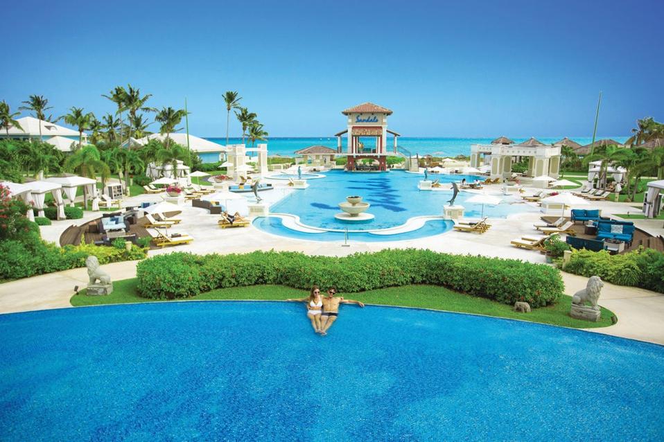 Sandals pool