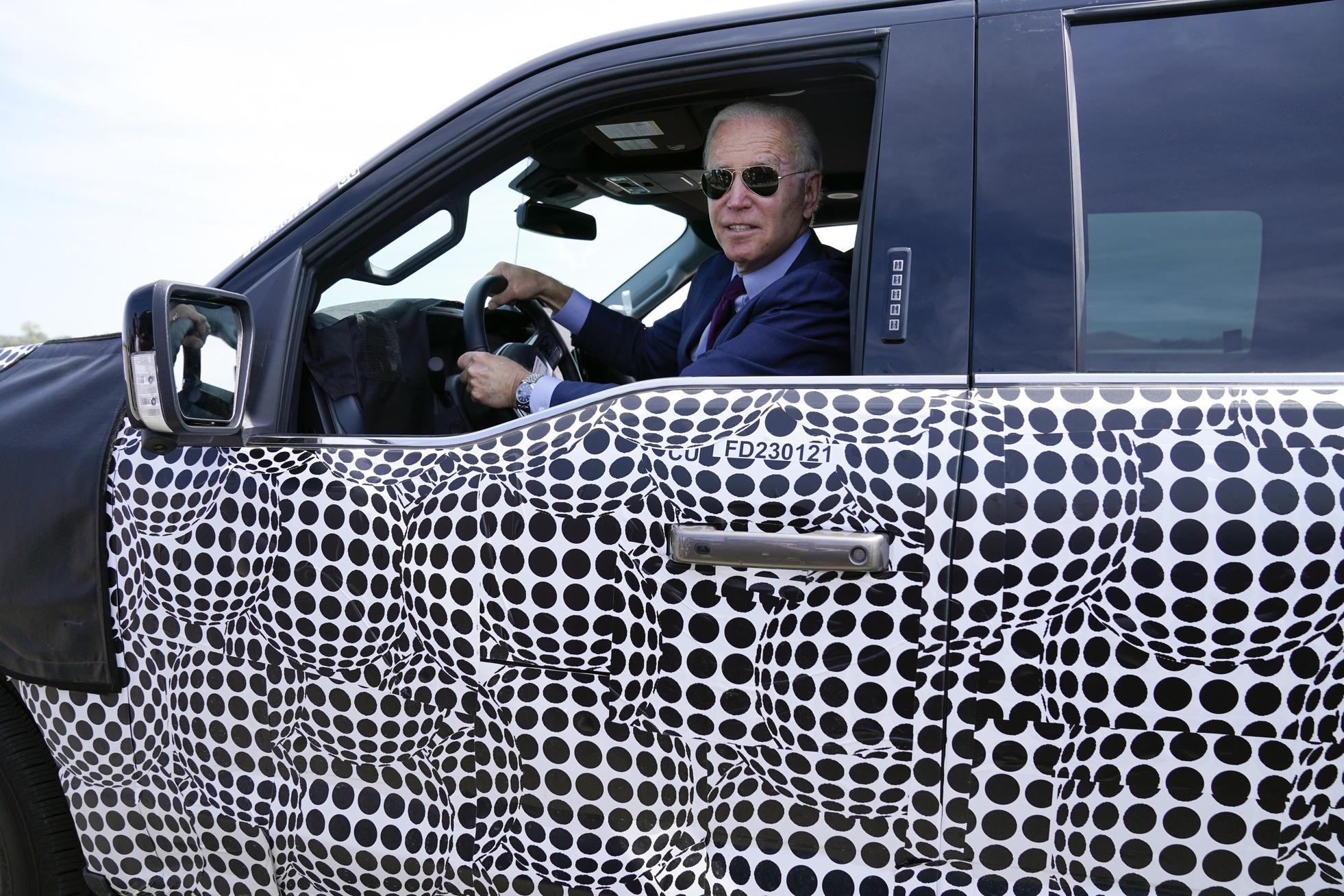 Ford Targets Real (Not Cyber) Truck Users With Its Electric F-150 Lightning, Priced From $40,000 - Vimarsana News