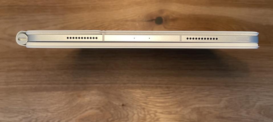 iPad Pro 2021 z zupełnie nową klawiaturą White Magic Keyboard.