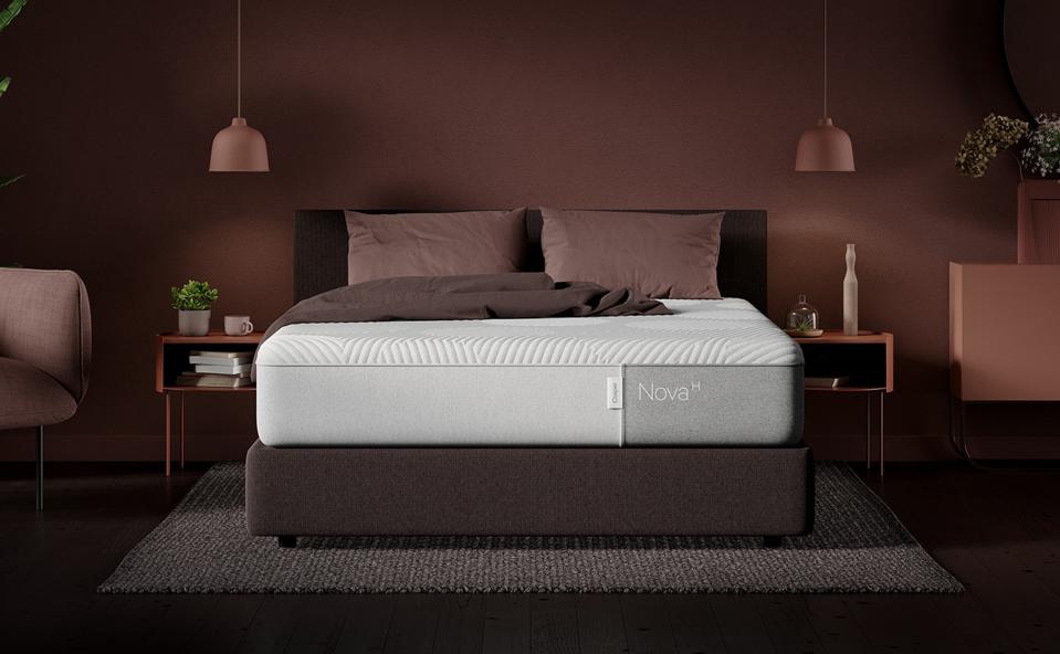 Nova Hybrid (2021): A luxuriously soft top layer makes it our most plush mattress.