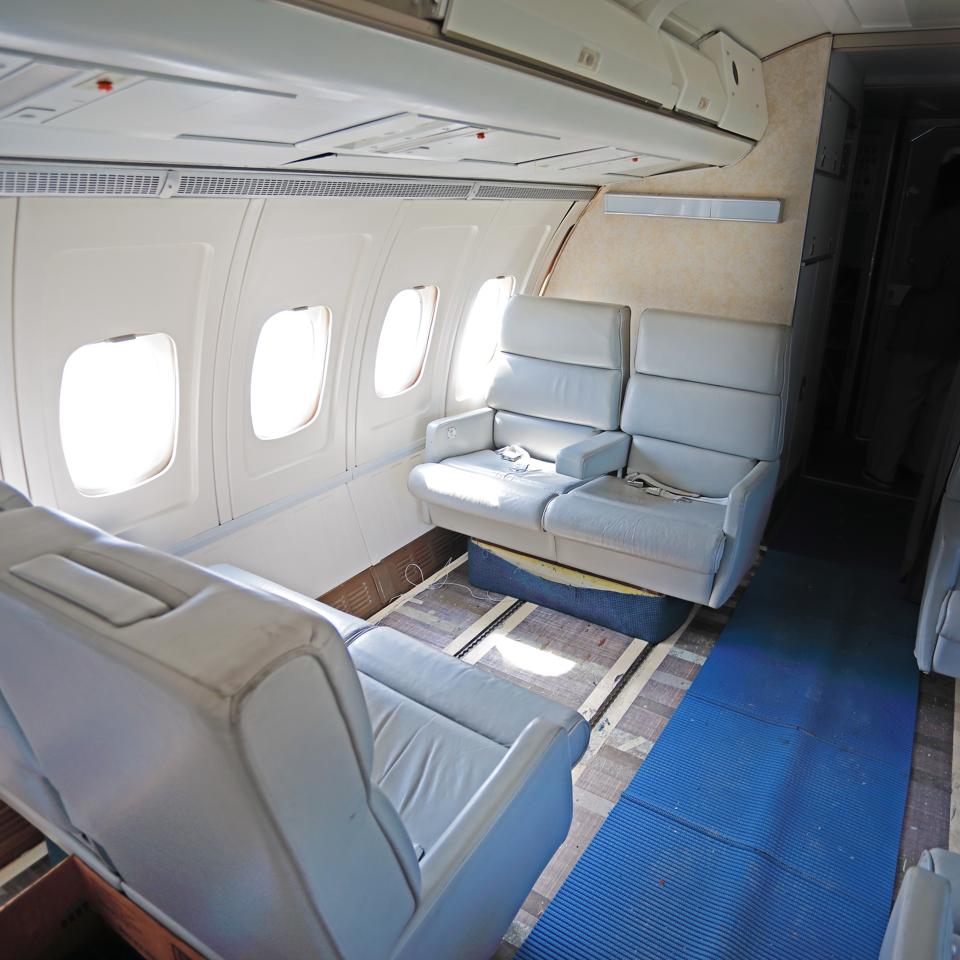 Interiorul uzat al Ceaușescu Air Force One