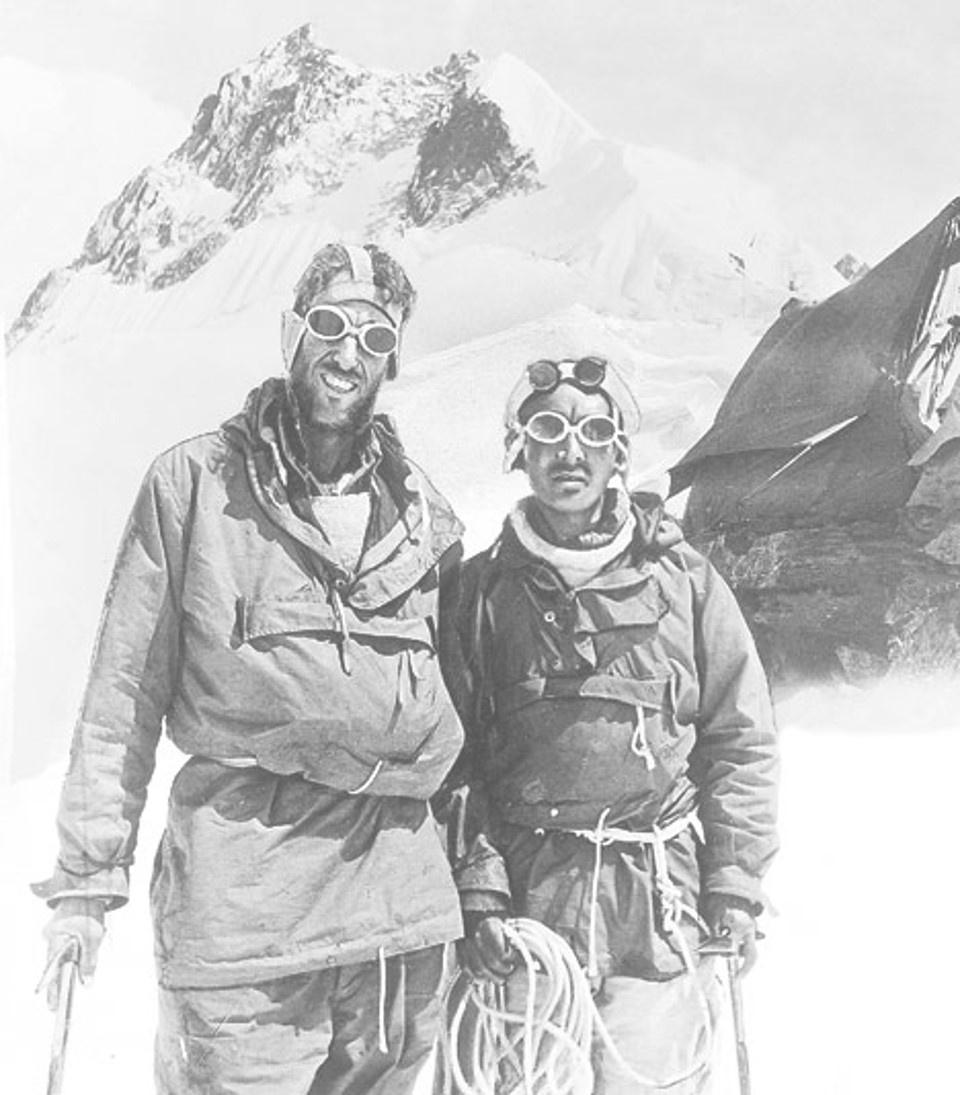 Ascending Everest - Vimarsana News