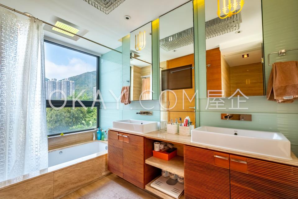 18 Bayside Drive, Discovery Bay positano master bathroom garden duplex hong kong