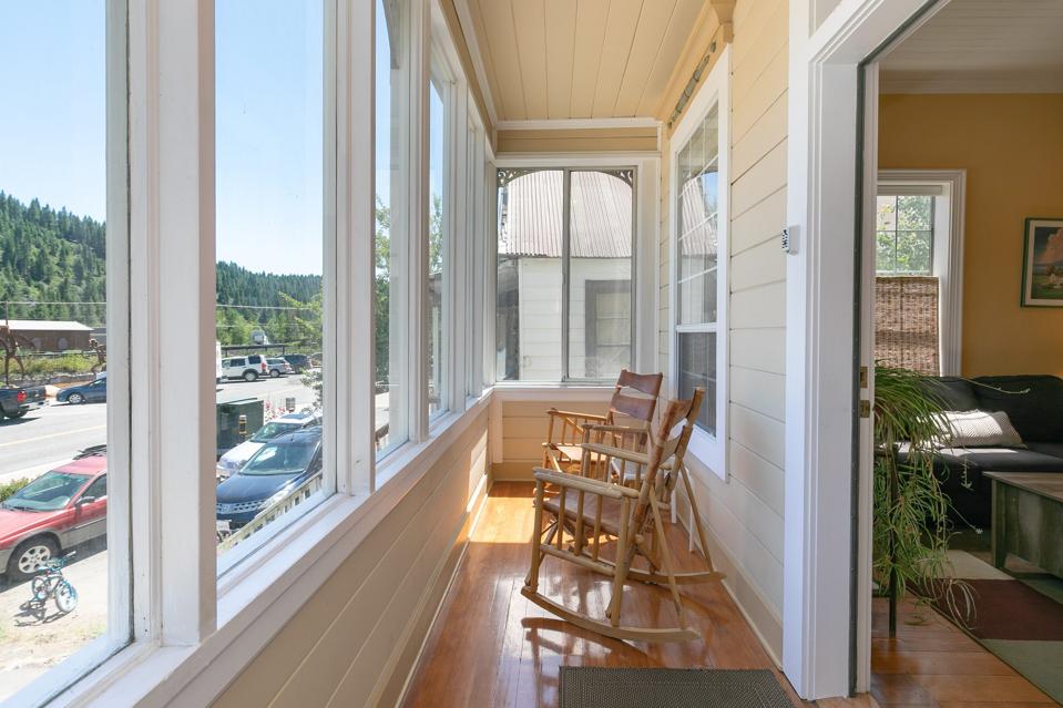 front porch queen anne victorian truckee california 10230 Donner Pass Road brickelltown
