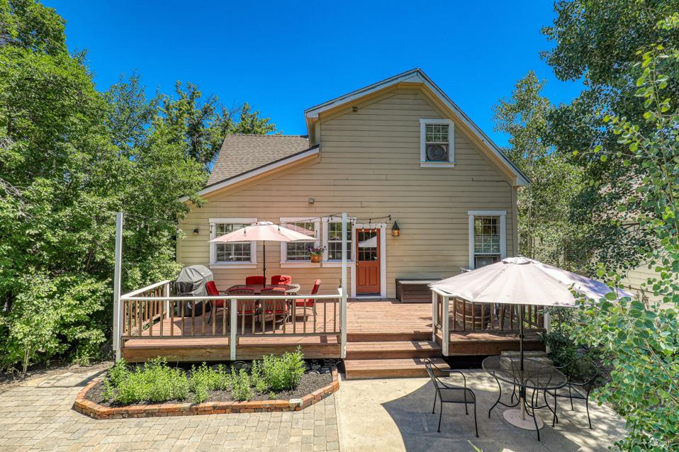 outdoor deck patio queen anne victorian 10230 Donner Pass Road Truckee, CA
