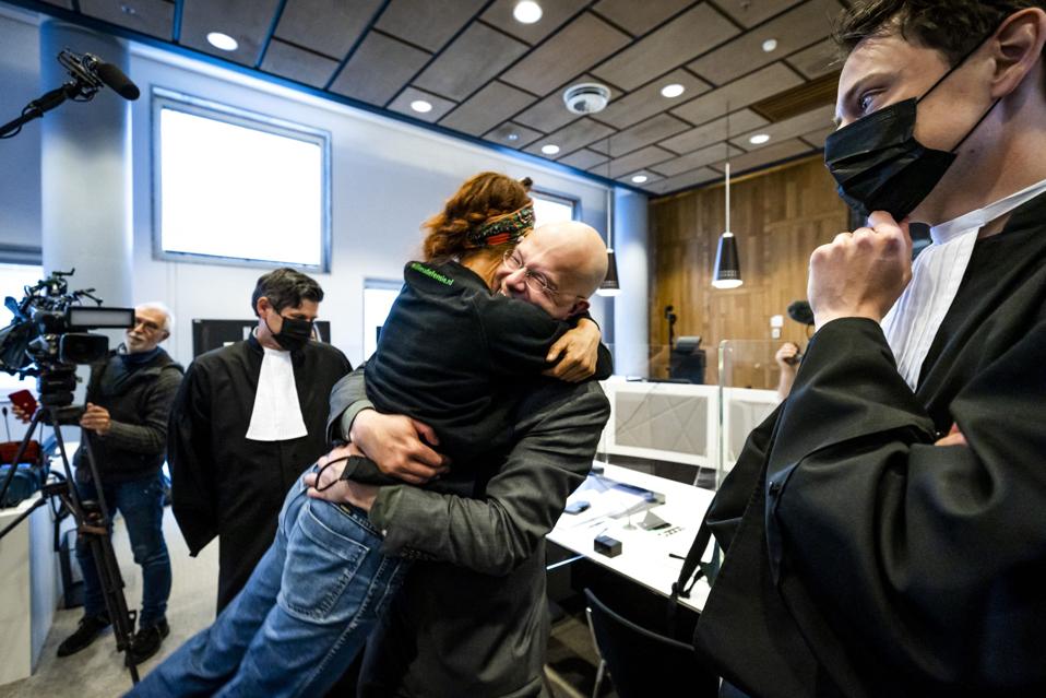 NETHERLANDS-BRITAIN-ENVIRONMENT-ENERGY-COURT-SHELL