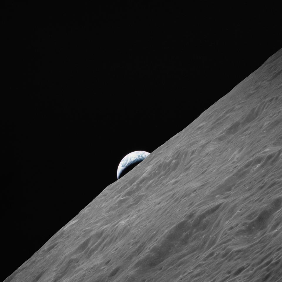 Apollo 17, Earthrise over Moon