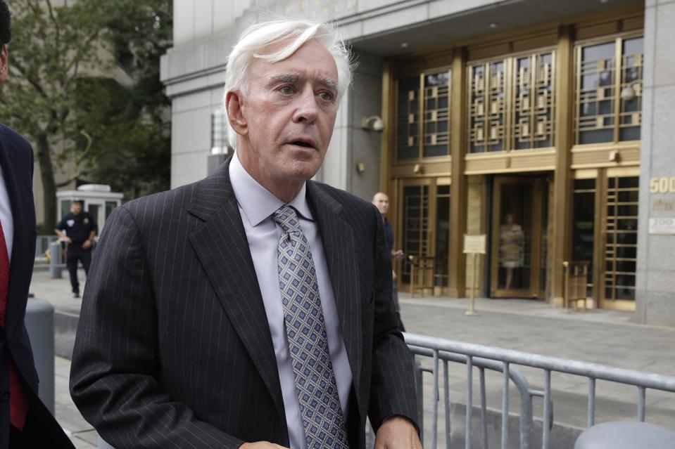 Billy Walters exit 500 Pearl Street during his insider trading trial