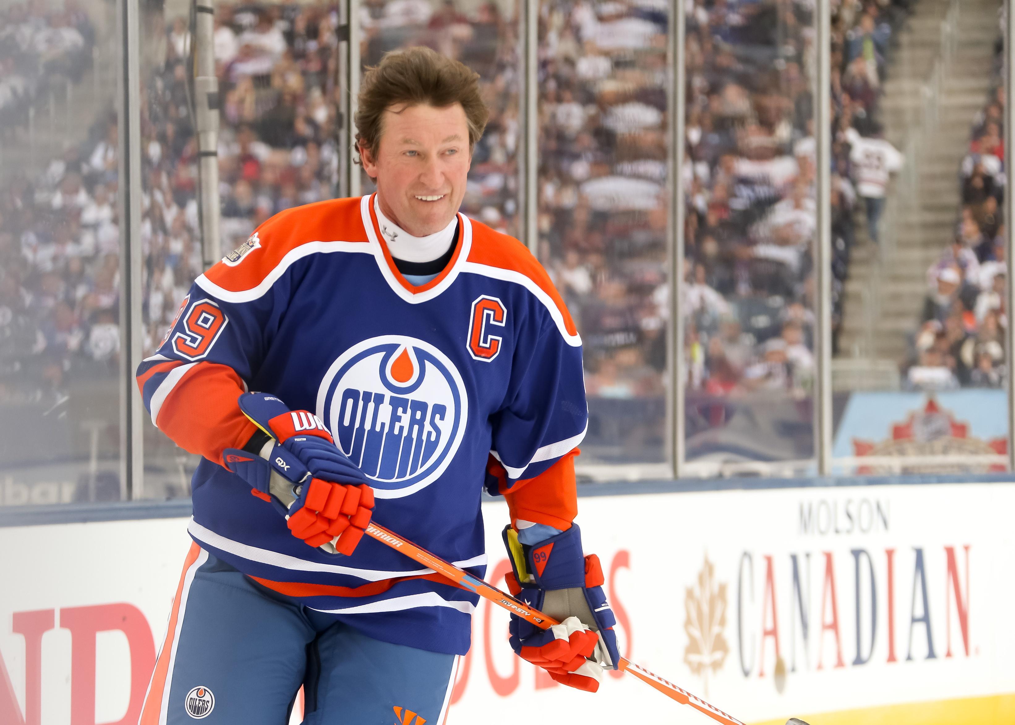 Wayne Gretzky Rookie Card Sells For Record-Setting $3.75 Million - Vimarsana News