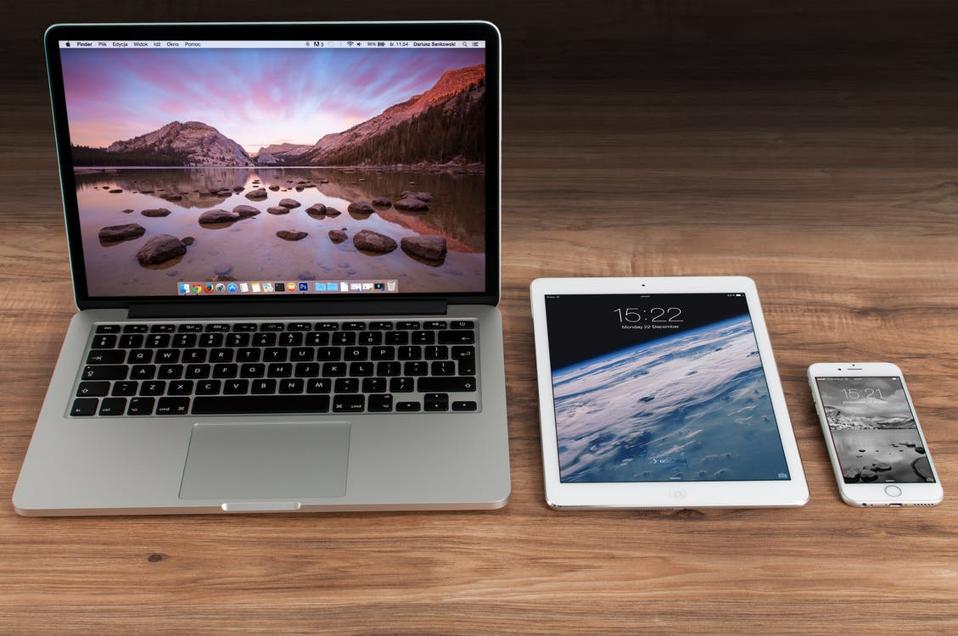 Apple MacBook, iPad and iPhone, pexels.com photo