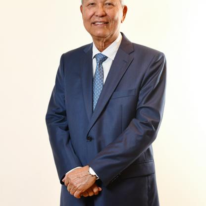 Kuan Kam Hon & family