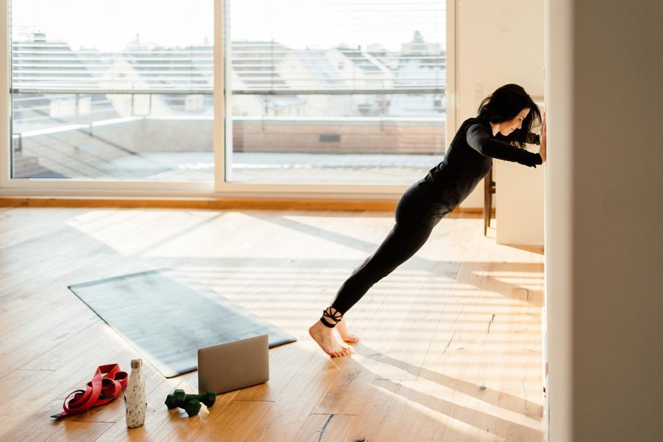 Push ups on the wall during Home Workout