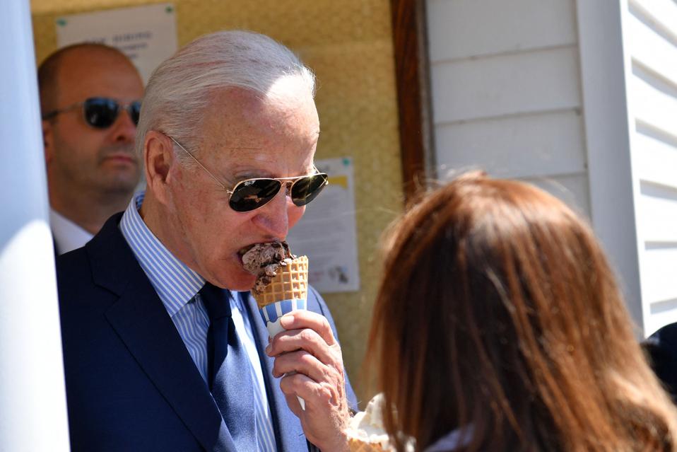 US-politics-economy-BIDEN