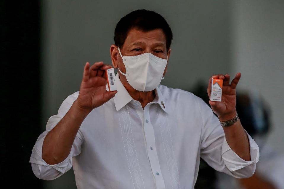 PHILIPPINES-MANILA-COVID-19-SINOVAC-VACCINE-ARRIVAL