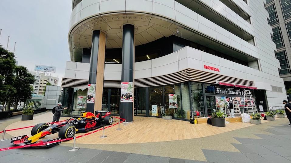 At Honda's HQs in Tokyo this week, the firm is celebrating its 80th win in F1 and Castroneves' Indy 500 victory.