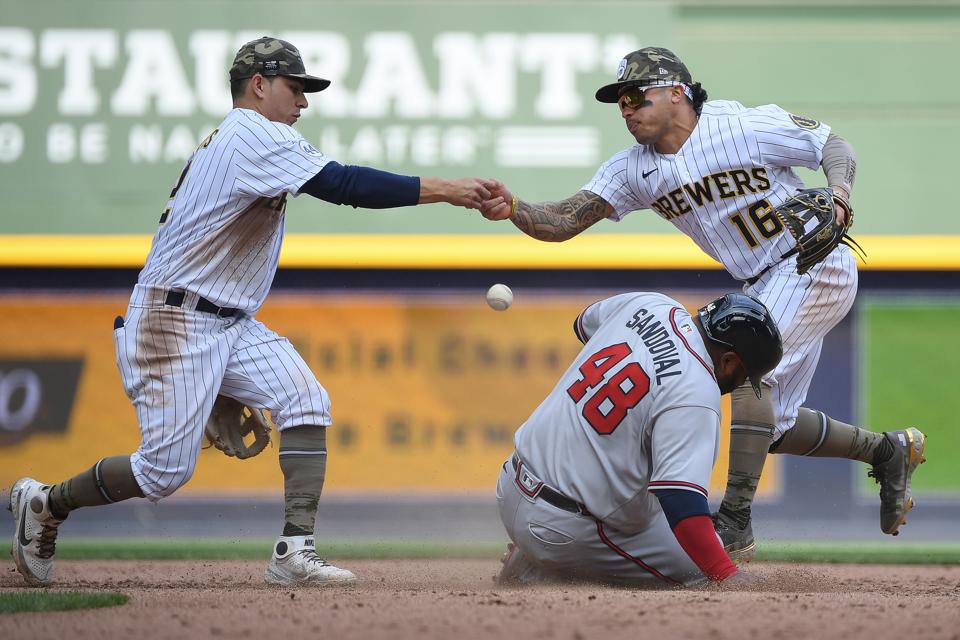 Atlanta Braves v Milwaukee Brewers