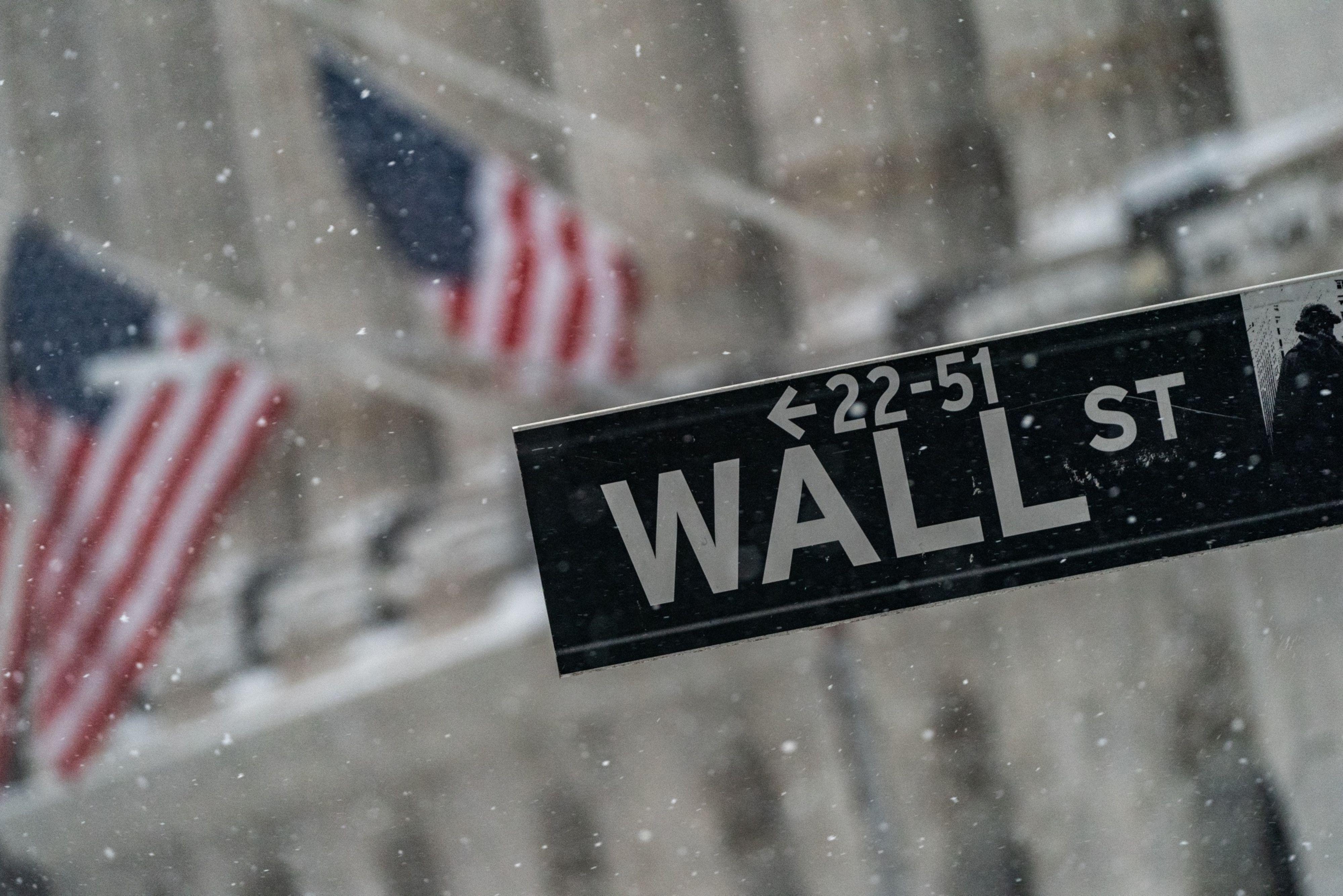 Stocks This Week: Buy Moodys Corporation And Sell Short Carnival Cruise Lines - Vimarsana News