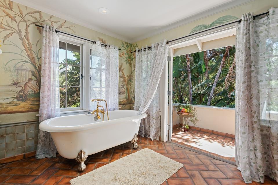 moody mansion montecito primary bathroom 430 Hot Springs Road Santa Barbara, CA, USA