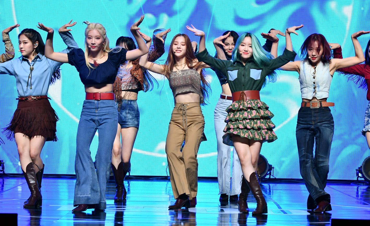 Loona, Everglow, NCT Dream, Itzy And AB6ix: This Week's 10 Bestselling Albums In Korea - Vimarsana News