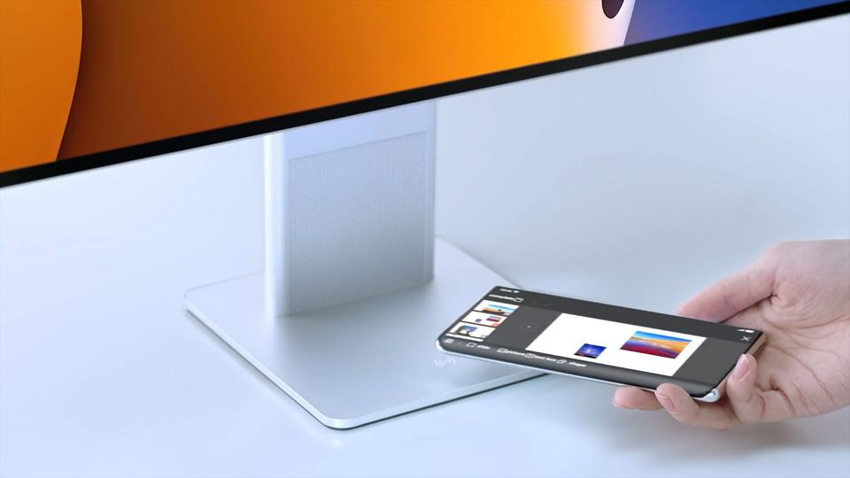 A Huawei phone connecting to the MateView via the NFC pad.
