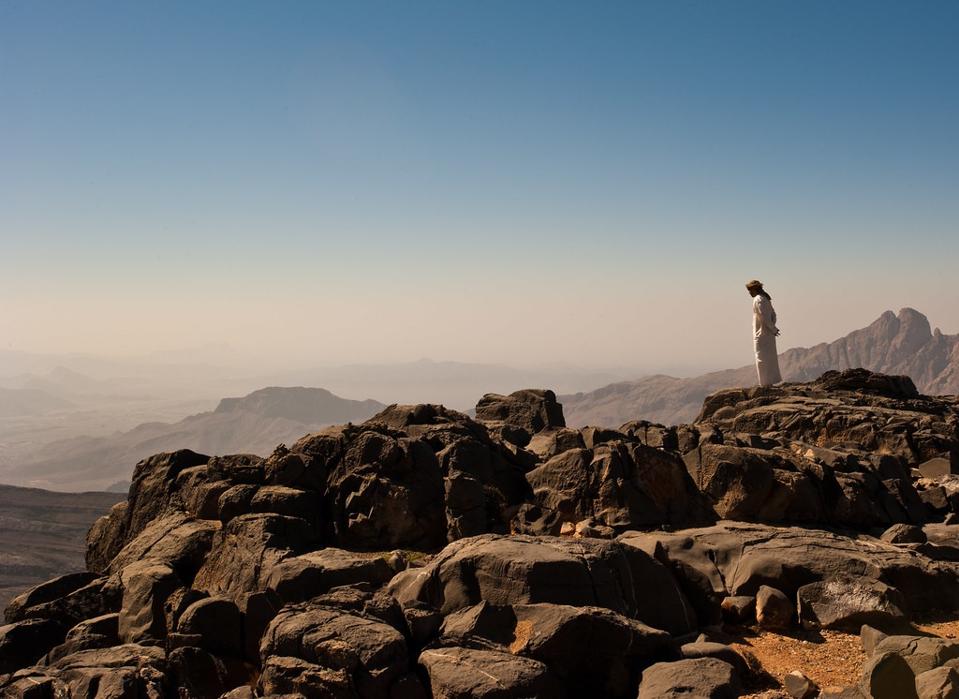 Una foto exterior de los acantilados de Alila Jabal Akhdar en Omán.