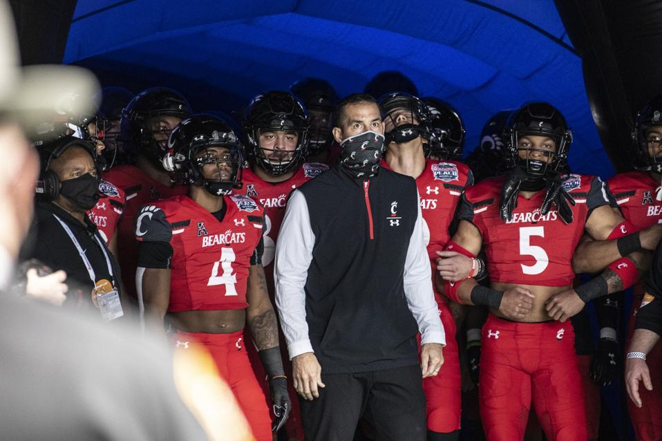 Cincinnati Bearcats coach Luke Fickell at the 2021 Peach Bowl.