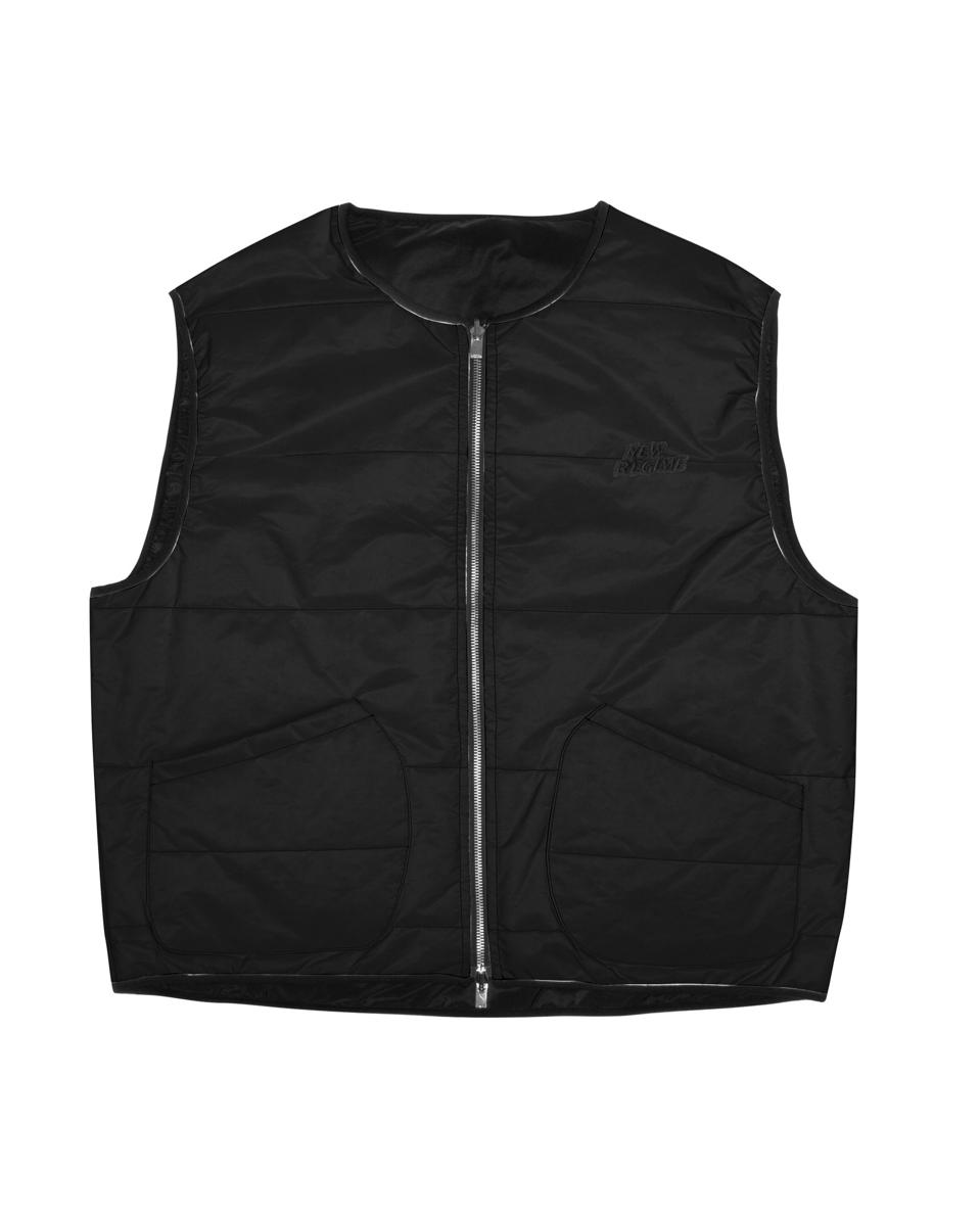 The water resistant Signature Logo Reversible Puffer Down Vest is manufactured from 100% nylon.
