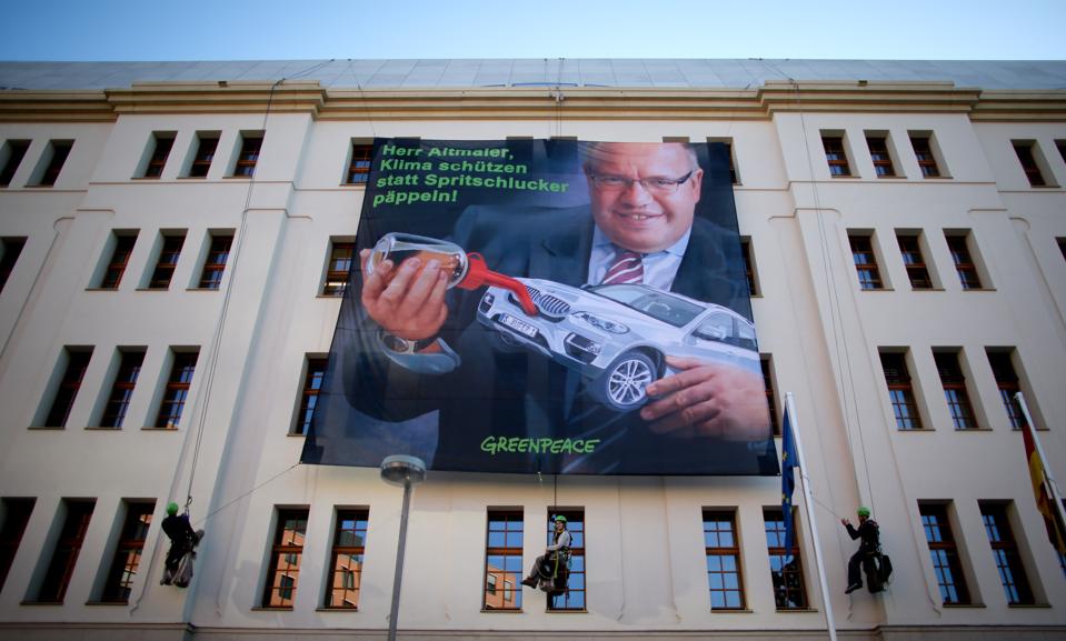 Greenpeace protest at Ministry for the Environment in Berlin