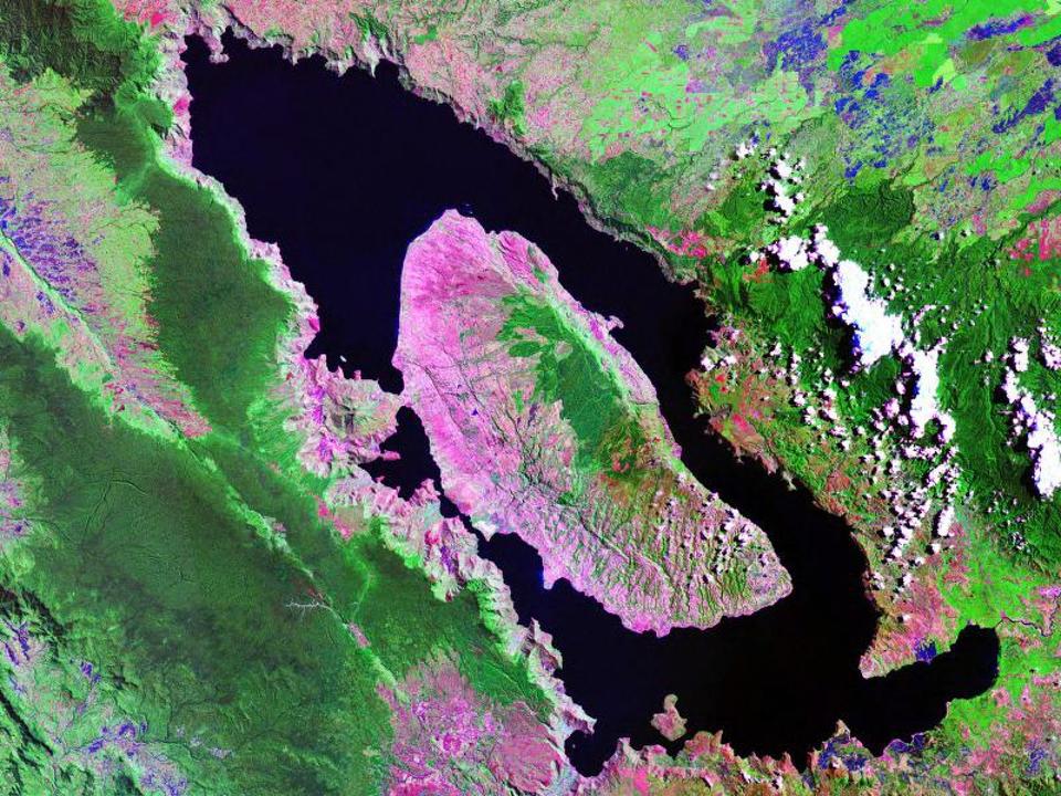 Il lago formato dal crollo del Monte Toba 74.000 anni fa è una delle caldere vulcaniche più grandi del mondo.