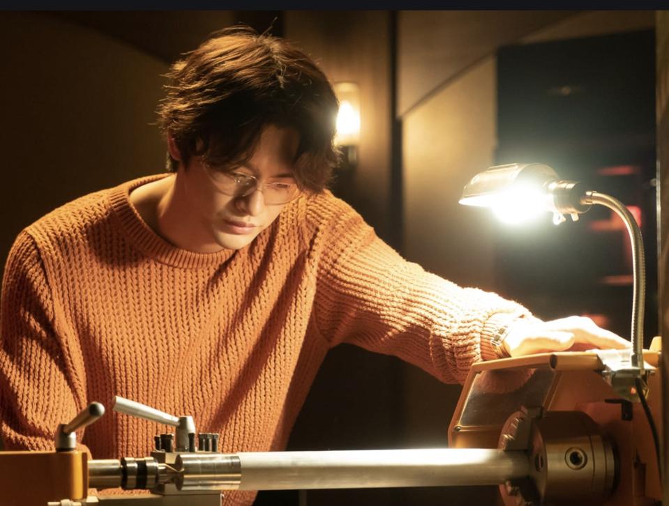 Seo In-guk plays a master oil thief in 'Pipeline.'