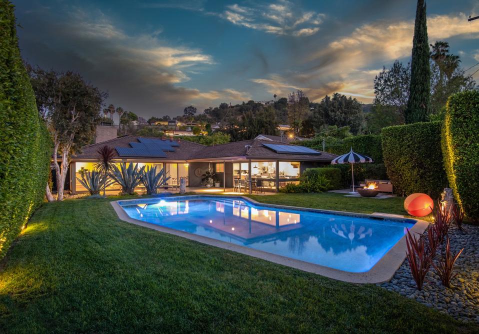 Hip Midcentury Home By Harold B. Zook Hits The Market In Los Angeles 58 harold b zook designed studio city home 10881 Willowcrest Pl midcentury architecture