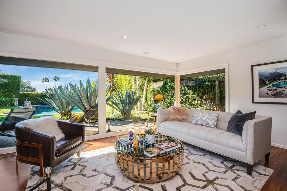 harold b zook studio city midcentury house in the living room with floor to ceiling glass