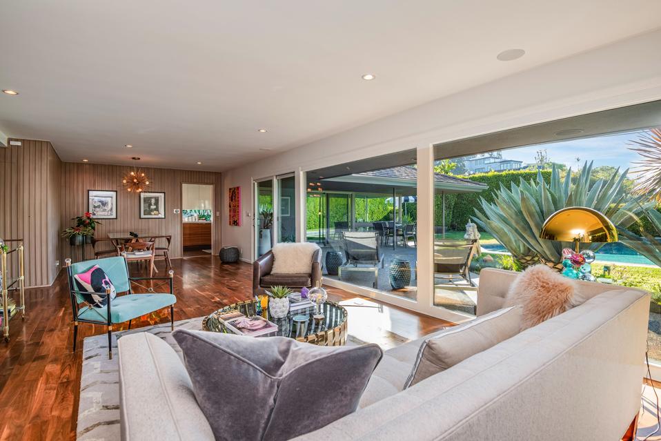 harold b zook living room in studio city 10881 willowcrest windows look onto pool