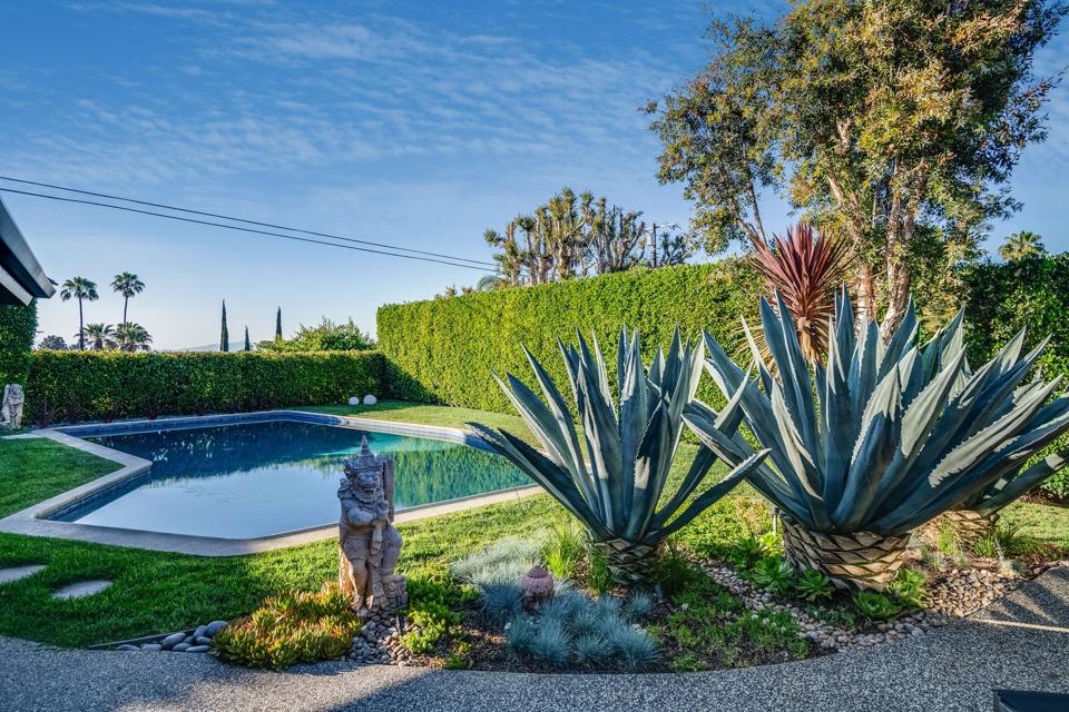 10881 willowcrest in studio city for sale at $2.6 million with a swimming pool