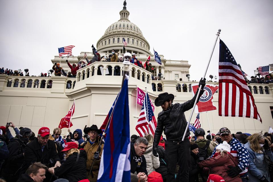 Trump-Anhänger halten "Stop The Steal" -Rallye in DC inmitten der Ratifizierung der Präsidentschaftswahlen ab