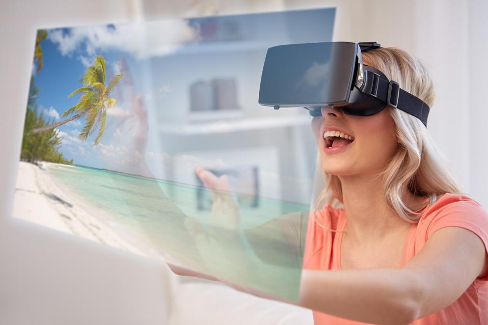 Extended Reality In Tourism: 4 Ways VR and AR Can Enhance The Travel Experience